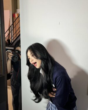 Jeong So-ri Instagram - #밤이되었습니다 포스터 비하인드😝
@netflixkr 공개되었어요🌙