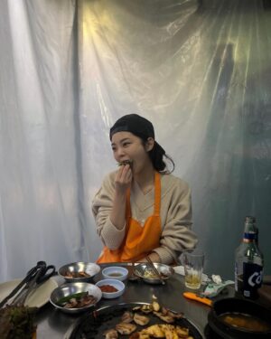 Jeong So-ri Instagram - 오랜만에 외출에 신난🐽