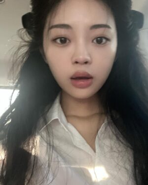 Jeong So-ri Instagram - 🙀
