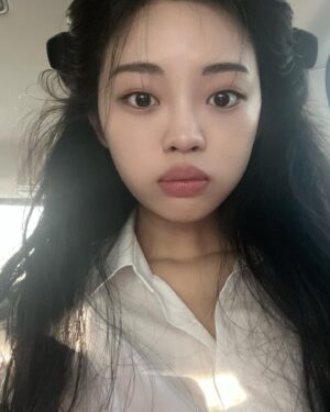 Jeong So-ri Instagram - 🙀