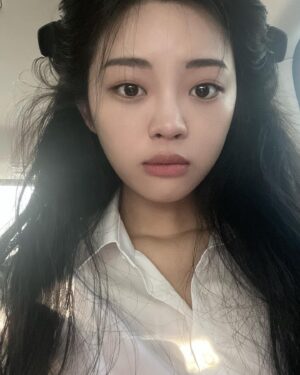Jeong So-ri Instagram - 🙀