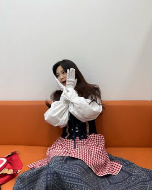 Jeong So-ri Instagram - #복면가왕 으로 새해 인사 드려요 
감사합니다❤️🍭-그레텔 올림-