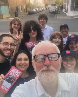 Jeremy Corbyn Instagram - A quick evening canvass with @gndrising before the Euros! ⚽️