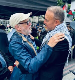 Jeremy Corbyn Instagram - Today at the London national demo for #Palestine. Congratulations to my dear friend @jeremycorbyn for winning the trust of the people of Islington North again✌🏽