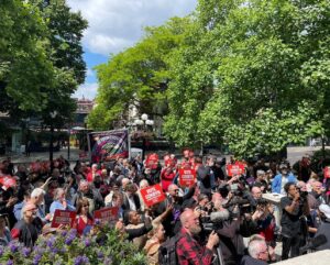 Jeremy Corbyn Instagram - Today I handed in my nomination papers to become the independent candidate for Islington North.

It has been an honour to serve my community and stand up for a better world.

With your support, that is what I’ll continue to do. Join us at www.votecorbyn.com (link in bio).