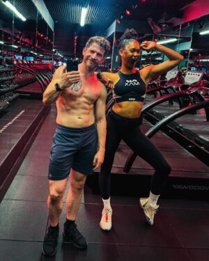 Jeremy Crittenden Instagram - One year apart!! @robynwilliams_ and I recreated this lil pic from 365 days ago. Miss seeing her 3 times a week 😭

Sweaty Sunday 🔥thanks for the workout my love. 
.
.
.
.
#gay #gayfitness #model #fitness #friends #flex #muscle #fitfam @barrys