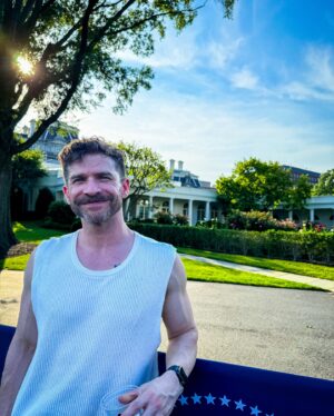 Jeremy Crittenden Instagram - Honored and grateful to be welcomed to the @whitehouse  for this incredible Pride celebration. 🌈 ya gurl isn’t a citizen, so I’d be lying if I said this didn’t feel special. 

Our community’s place on the South Lawn next year is uncertain, but today, I celebrate and cherish this inclusivity. 

Sincerest thanks to @whitehouseope46 @flotus @secretarypete. And to my dear fellow #CanadiansinNYC @petertamlin and @daviebob for coming on another adventure. 

🏳️‍🌈 #Pride #LGBTQ #Equality #WhiteHousePride