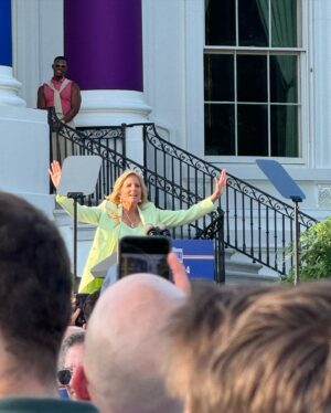 Jeremy Crittenden Instagram - Honored and grateful to be welcomed to the @whitehouse  for this incredible Pride celebration. 🌈 ya gurl isn’t a citizen, so I’d be lying if I said this didn’t feel special. 

Our community’s place on the South Lawn next year is uncertain, but today, I celebrate and cherish this inclusivity. 

Sincerest thanks to @whitehouseope46 @flotus @secretarypete. And to my dear fellow #CanadiansinNYC @petertamlin and @daviebob for coming on another adventure. 

🏳️‍🌈 #Pride #LGBTQ #Equality #WhiteHousePride