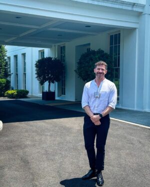 Jeremy Crittenden Instagram - Honored and grateful to be welcomed to the @whitehouse  for this incredible Pride celebration. 🌈 ya gurl isn’t a citizen, so I’d be lying if I said this didn’t feel special. 

Our community’s place on the South Lawn next year is uncertain, but today, I celebrate and cherish this inclusivity. 

Sincerest thanks to @whitehouseope46 @flotus @secretarypete. And to my dear fellow #CanadiansinNYC @petertamlin and @daviebob for coming on another adventure. 

🏳️‍🌈 #Pride #LGBTQ #Equality #WhiteHousePride