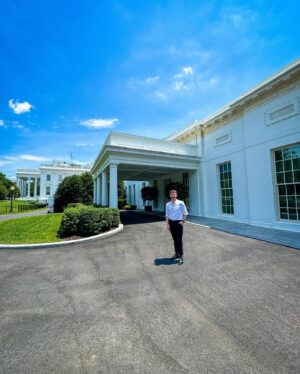 Jeremy Crittenden Instagram - Honored and grateful to be welcomed to the @whitehouse  for this incredible Pride celebration. 🌈 ya gurl isn’t a citizen, so I’d be lying if I said this didn’t feel special. 

Our community’s place on the South Lawn next year is uncertain, but today, I celebrate and cherish this inclusivity. 

Sincerest thanks to @whitehouseope46 @flotus @secretarypete. And to my dear fellow #CanadiansinNYC @petertamlin and @daviebob for coming on another adventure. 

🏳️‍🌈 #Pride #LGBTQ #Equality #WhiteHousePride