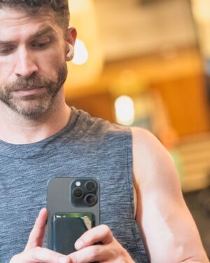 Jeremy Crittenden Instagram - Very serious gym selfies. 

Happy Friday my gays! 
.
.
.
.
#gay #gayguy #gaylife #nyc #gymselfie #muscle #gayfitness #muscle