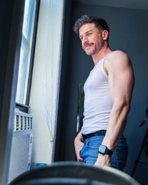 Jeremy Crittenden Instagram - Ok LGBTQIA’s. Let’s stay hydrated. There’s serving to do. 

Happy proud month, wanna dance?
.
.
.
#gay #lgbtq #pride #higay #daddies #muscle #nyc #nycpride