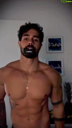 Jérémy Demay Instagram - J’ai un coloc weird…😂