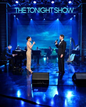 Jeremy Jordan Instagram - @bwaygatsby is here tonight to perform “My Green Light”! #FallonTonight 

📷 @toddowyoung