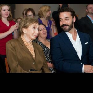 Jeremy Piven Instagram - Every day is Mother’s Day… I definitely chose my mother. So incredibly lucky to have her. Straight shooter, doesn’t play favorites and unconditional love. I run lines with her to this day. Keep your mama close and I’m sending them all the love in the universe today and every day. #mothersday