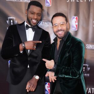 Jeremy Piven Instagram - Last nights premiere felt like a family reunion… What a beautiful group of people. Blessed to know and have worked with all of them. Really proud to bring you the story of the first African-American player to sign with NBA. We open Friday you guys so I’ll see you at the movies, literally…. I’m behind you so turn around.
Thanks @helenrobertsonhmu  for the brilliant make up