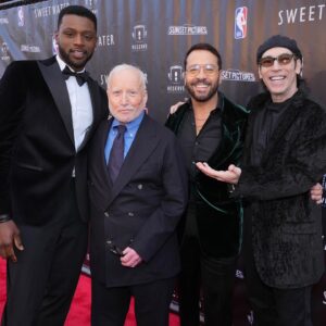 Jeremy Piven Instagram - Last nights premiere felt like a family reunion… What a beautiful group of people. Blessed to know and have worked with all of them. Really proud to bring you the story of the first African-American player to sign with NBA. We open Friday you guys so I’ll see you at the movies, literally…. I’m behind you so turn around.
Thanks @helenrobertsonhmu  for the brilliant make up