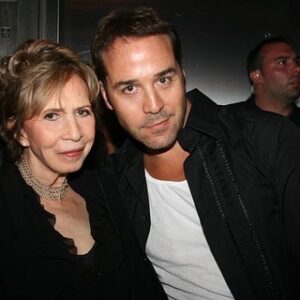 Jeremy Piven Instagram - Today’s Joyce piven’s Birthday. She is a very rare bird indeed. A healthy artist who dedicated her life to performing and teaching others. We are incredibly lucky to have her. Hug your mom or at least call her!
