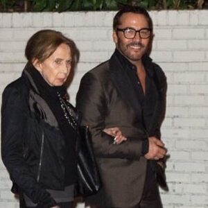 Jeremy Piven Instagram - Today’s Joyce piven’s Birthday. She is a very rare bird indeed. A healthy artist who dedicated her life to performing and teaching others. We are incredibly lucky to have her. Hug your mom or at least call her!