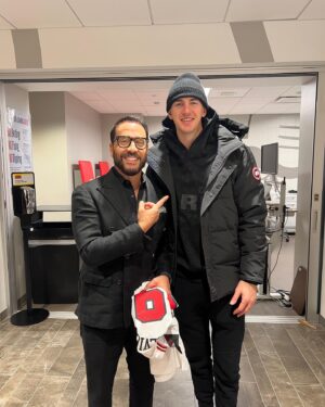Jeremy Piven Instagram - Whoever said you can never go home didn’t live in Chicago … Thank you @chicagobulls 
for the love .