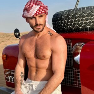 Jérémy Samat Instagram - 🇦🇪 On the Dubai desert road 🐫