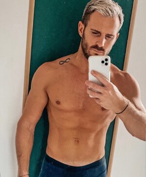 Jérémy Samat Instagram - Après 2 mois, les premiers résultats reviennent.😃Je vais essayer de pas lâcher au 3eme comme d’habitude 🤦🏼‍♂️
Merci @fitaya.fr