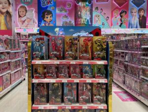 Jeremy Zag Instagram - Ready for Holidays! Toys R us middle east! #zagheroez #miraculousladybug