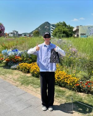 Jeremy Zucker Instagram - KOREA see u at the sparkling dome at 4:50pm 💅
