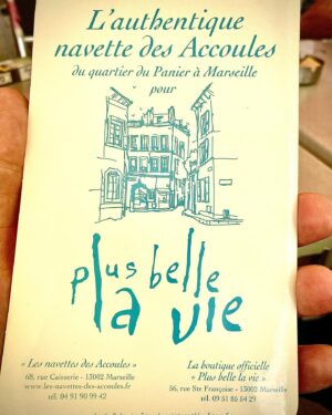 Jérôme Bertin Instagram - #pblv quand on t’offre un collector de l’histoire de #notreseriepreferee. Quand vous venez à Marseille, dégustez les #navettesdesaccoules de @joseorsoni #pblvofficiel #plusbellelavie @hubertbesson.