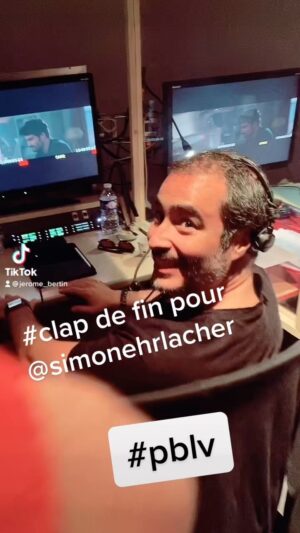 Jérôme Bertin Instagram - #pblv dernier clap pour l’irrésistible @simonehrlacher C’était J-7
@pblvofficiel #france3 #newen plusbellelavie