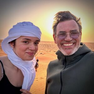 Jérôme Bertin Instagram - Un père et sa fille aux portes du Sahara. Demain nous serons en plein dedans ;) grâce à @jaleleddineounalli et @ab_dou1446 de @depart_travel_services. Quel incroyable pays la #tunisie🇹🇳 ! Et tout ça à même pas 3 heures de Paris !