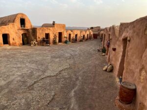 Jérôme Bertin Instagram - Back to Tunisia ! Le pays où j’ai grandi, son Sud, ses deserts et ses « hommes libres » (sens premier de ceux que les Grecs ont appelés berbères comme les barbares). Jour 1