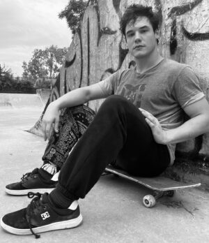 Jerónimo Bosia Instagram - Gracias @dcshoes_argentina  por seguir apoyando mi pasión por la patineta que viene since my adolescencia 🙆‍♂️😅🛹