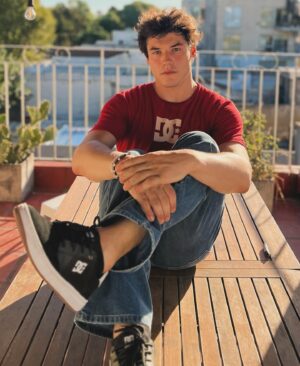 Jerónimo Bosia Instagram - “Los que no creen en dios, no es que no crean en el, sólo lo ignoran.✅❌ @dcshoes_argentina 
*
Los que sí creen en dios, no es que crean en el , sólo quieren que exista.❌✅ @dcshoes_argentina “ 

@dcshoes_argentina 🛹