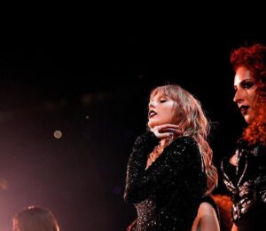Jeslyn Gorman Instagram - “Hold on to the memories, they will hold on to you. And I will hold on to you.” ✨
.
.
2018 has quite possibly been my favorite year yet. Traveled the world with such genuine and beautiful people, saw the most breathtaking sights, worked on my heart and soul, sang and danced my heart out on the largest stage ever with such incredibly talented people, and truly loved every moment of it all! Gratitude is all I feel. So so so so thankful. This whole year has been such a blessing. 🙏🏼🙌🏼 Happy New Year, everyone! Cheers to 2019!!! 🍾🥂🎉