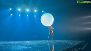Jesper Rönndahl Instagram - Ååh kommer ni ihåg repetitionen inför genrepet på Melodifestivalen där jag skulle krypa in i en ballong och att det blev roligare efter smällen då än i själva programmet men det gör inget för det blev tillräckligt roligt ändå sen?