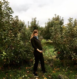 Jess Weixler Instagram - Just had some pizza ❤️🌱(6 months)