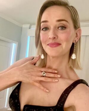 Jess Weixler Instagram - Celebrating with @jessicachastain at @filmindependent 💙 so many incredibly moving films this year. I highly recommend #MEMORY 
Styling @jaredengstudios 
Dress @azazieofficial 
Earrings @hanut101 
Rings @kallatijewelry 
Shoes @alevimilano 
Clutch @rodofirenze