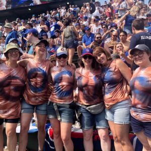 Jess Weixler Instagram - STAG party for @thepamrobison is ON 🙌 #wrigleyfield 🎊