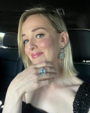 Jess Weixler Instagram - About last night ✨So happy to be in the room! I love you actors ❤️ Inspired by your work every day.
@jessicachastain friends for life. 
@sagawards @sagaftra 
Styled by @jaredengstudios 
Dress @saiidkobeisy 
Earrings @hanut101 
Rings @kallatijewelry @doraziopr 
Shoes @andreawazen 
Clutch @rodofirenze