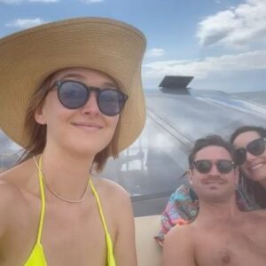 Jess Weixler Instagram - Just crashing my bestie @d_pizzi pre-wedding honeymoon like boss 👰🏻‍♀️🤵🏻‍♂️🎊🚤 #thirdwheeling never felt so good. ❤️