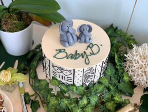 Jess Weixler Instagram - My friends... ugh my friends 🥺😭they threw me the most gorgeous/adorable baby shower. Epic cuteness, safari themed and all. I love you guys. I feel so filled to the brim with all your words whispered into my ear. @nicolebayme (who decorated the extravaganza) is missing from the group pic because Phoenix was owed her nap. ❤️❤️❤️ (thank you for pulling all this together @jessicachastain @nicolebayme @mamabirdorganics @shanenburger @thepamrobison ) Baby “B” for Brocklebank