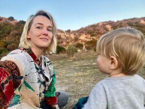Jess Weixler Instagram - Just a perfect picnic 🌾🍁 much love everyone!