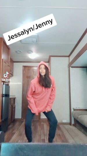 Jessalyn Wanlim Instagram - Me and Jenny couldn't be more different 🤪
#workinmoms @workinmoms