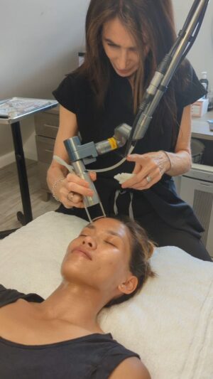 Jessalyn Wanlim Instagram - Feeling youthful after this one! Thank you @toyosclinicaesthetics and @drmelissatoyos #mixtolaser #mixto