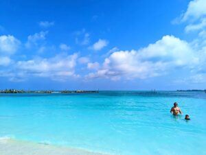 Jessalyn Wanlim Instagram - Spring break aka spring BROKE in Baha Mar! Fun times were had and new friends were made. Water park is definitely a must. But pro tip....💯 book this trip on Costco Travel. You'll thank me for this😉