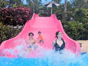 Jessalyn Wanlim Instagram - Spring break aka spring BROKE in Baha Mar! Fun times were had and new friends were made. Water park is definitely a must. But pro tip....💯 book this trip on Costco Travel. You'll thank me for this😉