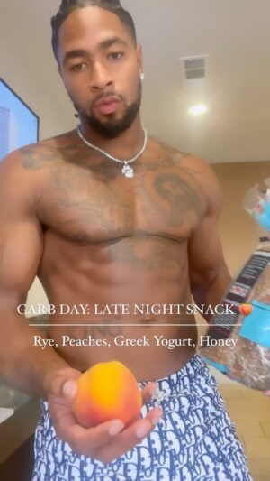 Jesse Bray Instagram - Am I the only who stays hungry? 

One of my go tosnacks when I’m in the kitchen. QUICK & EASY ✅✅

#hungry #greekyogurt #food #foryou #peaches #snacks #whippin #suchef #monday #activated #starving #eat