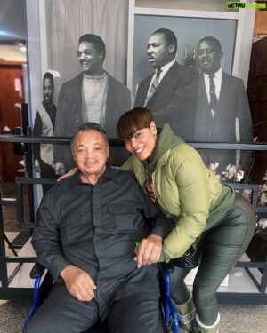Jesse Jackson Instagram - Thanking God for the incredible opportunity to be in the presence of a living legend @revjjackson with my children sharing the stage with @charliedates and another amazing brother while sharing ideas and talking about the issues that run rapidly through our city and communities that directly effect the youth! We gotta be better leaders.. making sure we’re giving the youth someone to look up to 🙏🏽 I’m glad my children we present for that conversation even tho bug was working .. he was still there! 🙏🏽 love you @sistaafrika