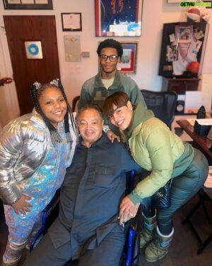 Jesse Jackson Instagram - Thanking God for the incredible opportunity to be in the presence of a living legend @revjjackson with my children sharing the stage with @charliedates and another amazing brother while sharing ideas and talking about the issues that run rapidly through our city and communities that directly effect the youth! We gotta be better leaders.. making sure we’re giving the youth someone to look up to 🙏🏽 I’m glad my children we present for that conversation even tho bug was working .. he was still there! 🙏🏽 love you @sistaafrika